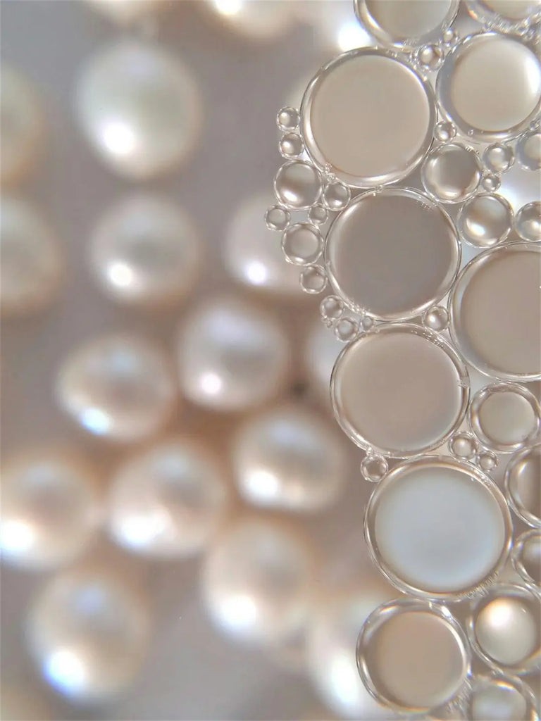 Tahitian Pearls vs. Freshwater Pearls: What's the Difference?