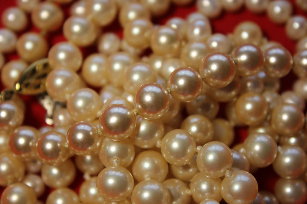 Tahitian Pearls vs. Akoya Pearls Unraveling the Differences