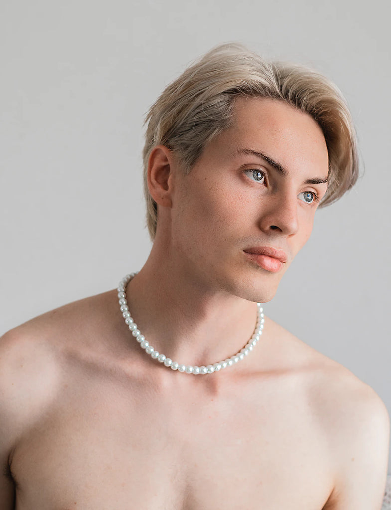 Hollywood’s Love Affair with Black Tahitian Pearls