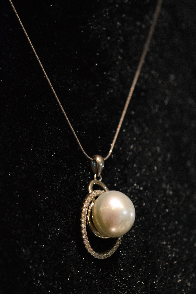 Elegant South Sea Pearl Pendants for Timeless Sophistication