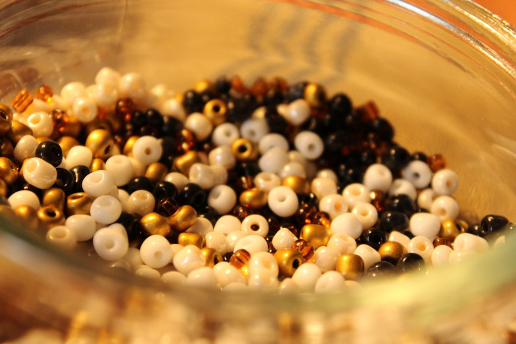 Guide to Identifying Real Tahitian Pearls from Fakes: Expert Tips for Buyers