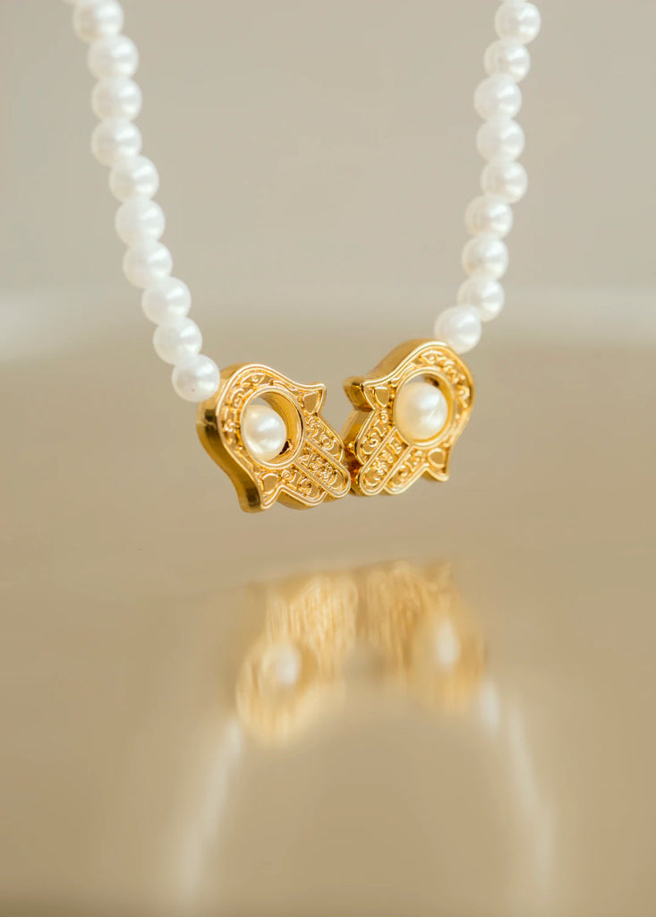 Elegant Gold Clasp Necklaces Featuring South Sea Pearls
