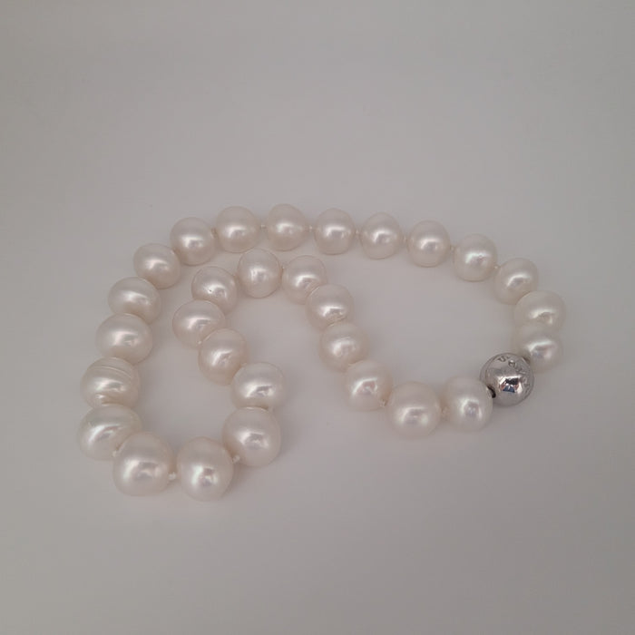 South Sea Pearls Necklace 13-14 mm Very High Luster 18K Gold Clasp