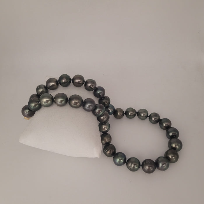 Tahiti Pearls Necklace 12-13 mm Excellent Luster 18K Gold Clasp