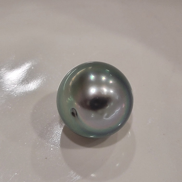 Tahiti Pearl 14 mm Light Green Natural Color and Very High Luster