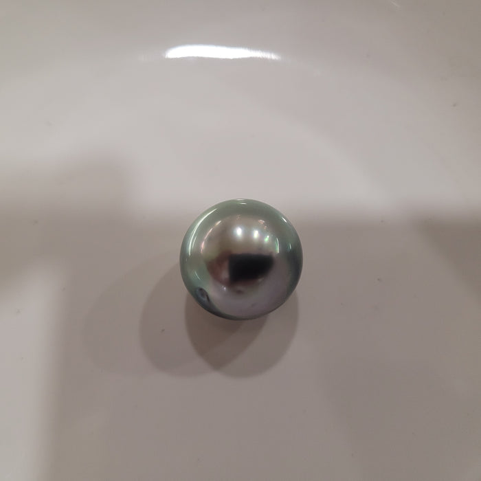 Tahiti Pearl 14 mm Light Green Natural Color and Very High Luster