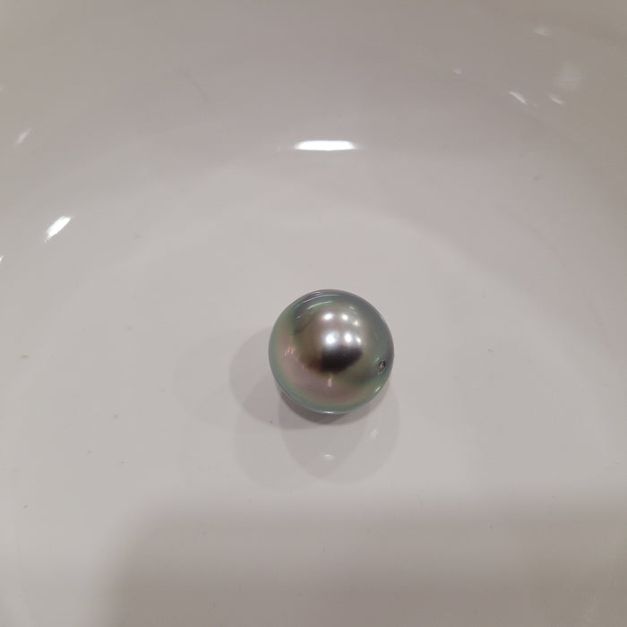 Tahiti Pearl 14 mm Light Green Natural Color and Very High Luster