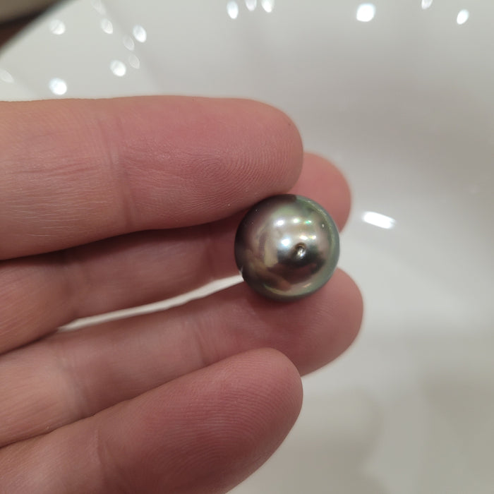 Tahiti Pearl 14 mm Light Green Natural Color and Very High Luster
