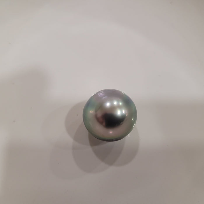 Tahiti Pearl 14 mm Light Green Natural Color and Very High Luster