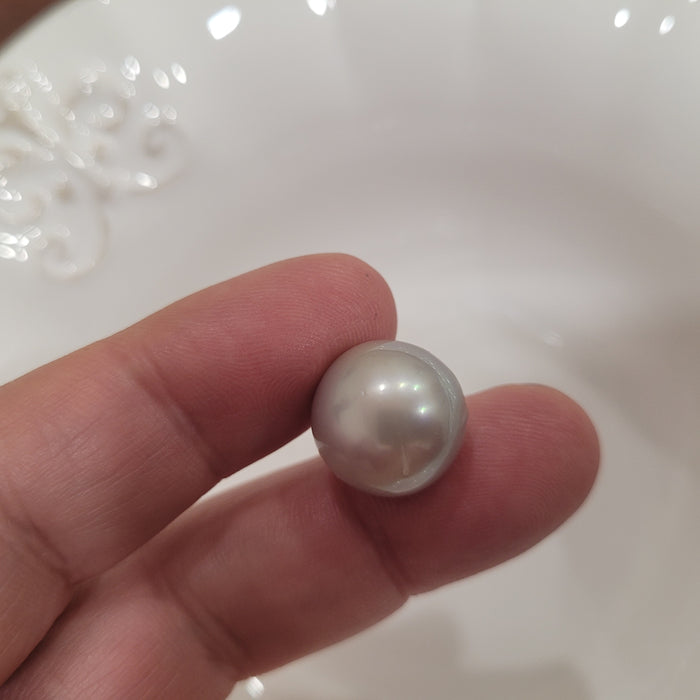Tahiti Pearl 14 mm Silver Natural Color & High Luster