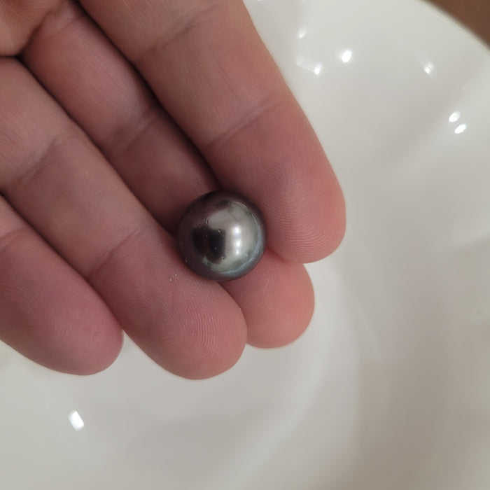 Tahiti Pearl 14 mm Round Dark Silver Natural Color & High Luster