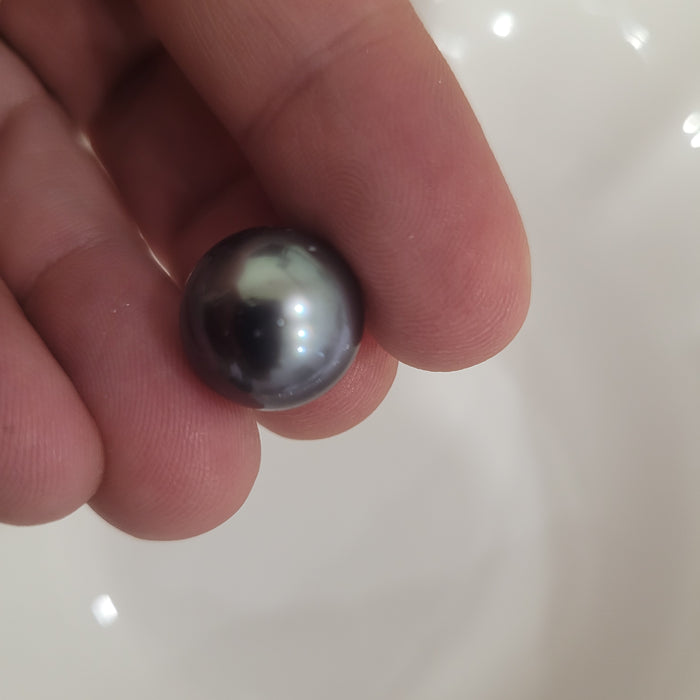 Tahiti Pearl 14 mm Round Dark Silver Natural Color & High Luster