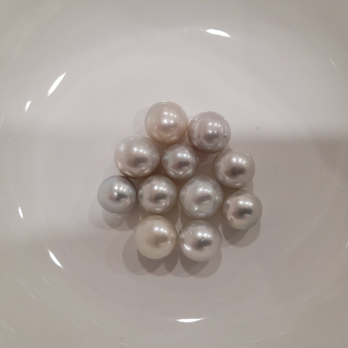 Tahiti Pearls Semiround AA+ High Luster Silver Light Color