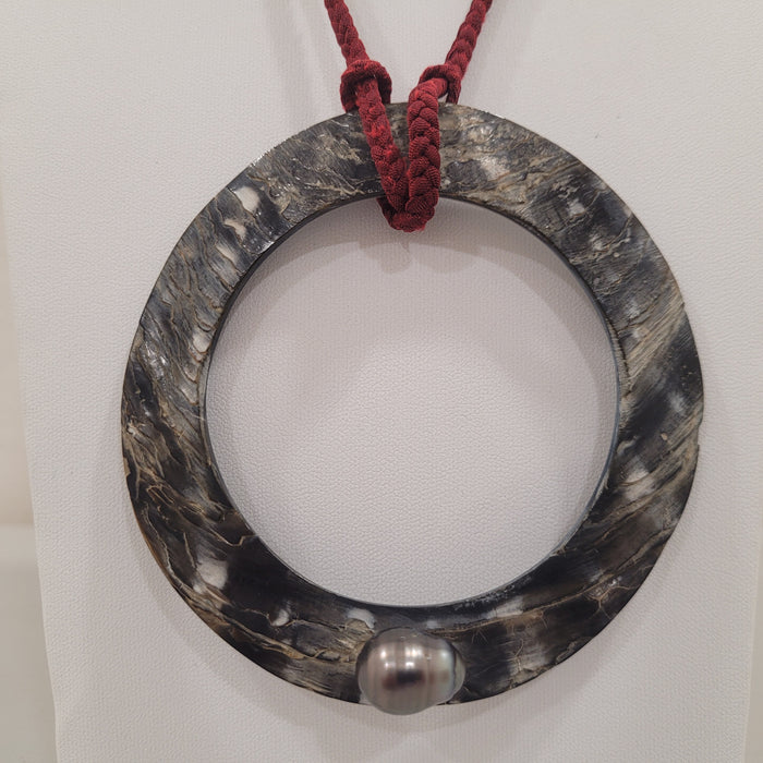 Tahiti Pearl & Mother of Pearl Pendant Necklace