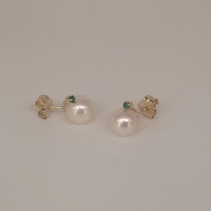 Akoya Cultured Pearl 8-8.5 mm AAA Yellow Gold 9K and Emeralds Precious Stones | The South Sea Pearl |  The South Sea Pearl