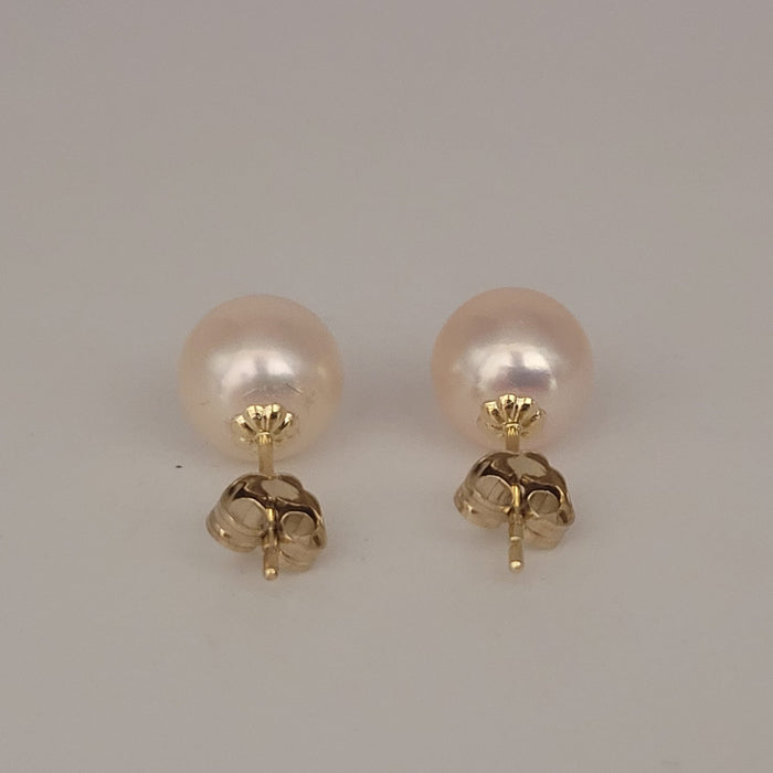 Pareloorknop, 7.5–8 mm, rond, witte kleur, hoge glans, AAA (kwekersgradering), in 18-karaats goud