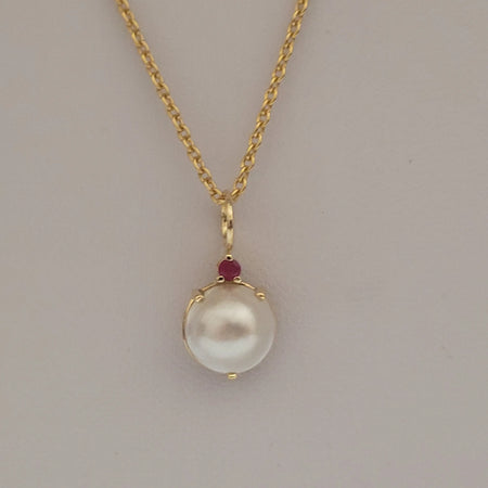 Gold Pendant 18K Mabe and Ruby |  The South Sea Pearl |  The South Sea Pearl