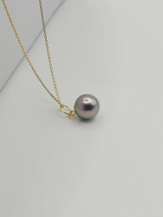 Pendant of a Tahiti Pearl AAA 9 mm Round dark Color 18K Gold | The South Sea Pearl |  The South Sea Pearl