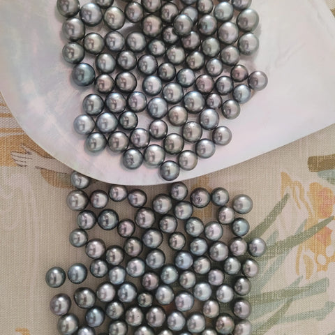 Dark Tahitian loose pearl 10-11mm round (Pinctada margaritifera)