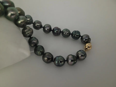 Tahiti Pearl Necklace of 10-10.80 mm Dark Natural Color and high Luster, 18K Gold clasp | The South Sea Pearl |  The South Sea Pearl