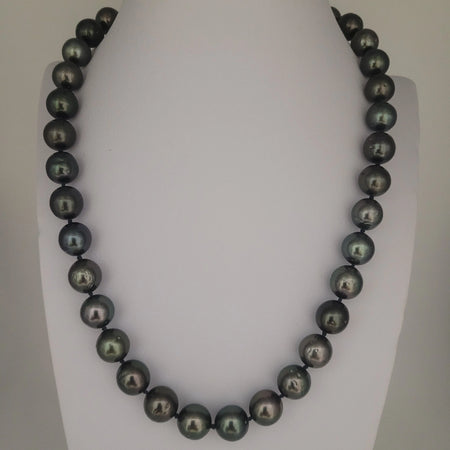 Tahiti Pearls Necklace 10-11 mm Black Color 18K Gold clasp | The South Sea Pearl |  The South Sea Pearl