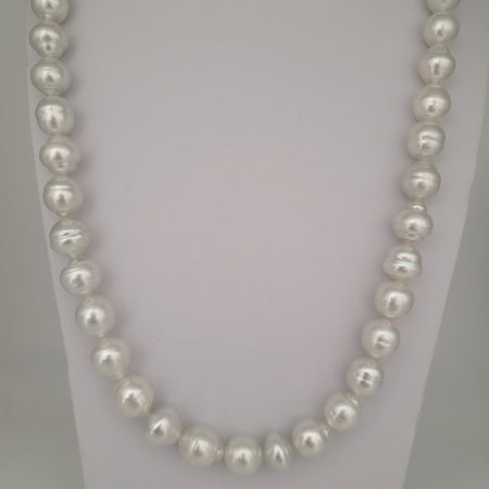 White South Sea Pearls 10-11 mm Very High Luster 18K Gold Clasp | The South Sea Pearl |  The South Sea Pearl