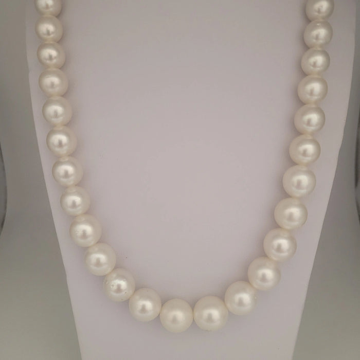White South Sea Pearls 10-13.70 mm Round Shape 18K Gold Clasp | The South Sea Pearl |  The South Sea Pearl