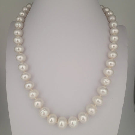 White South Sea Pearls 9-12 mm with high luster 18K Gold clasp | The South Sea Pearl |  The South Sea Pearl