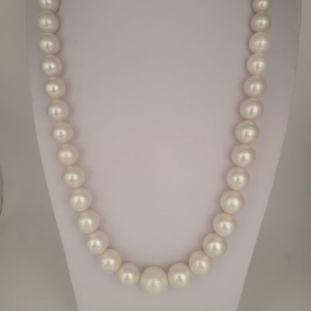 White South Sea Pearls Round 8-15 mm 18K Gold Clasp | The South Sea Pearl |  The South Sea Pearl