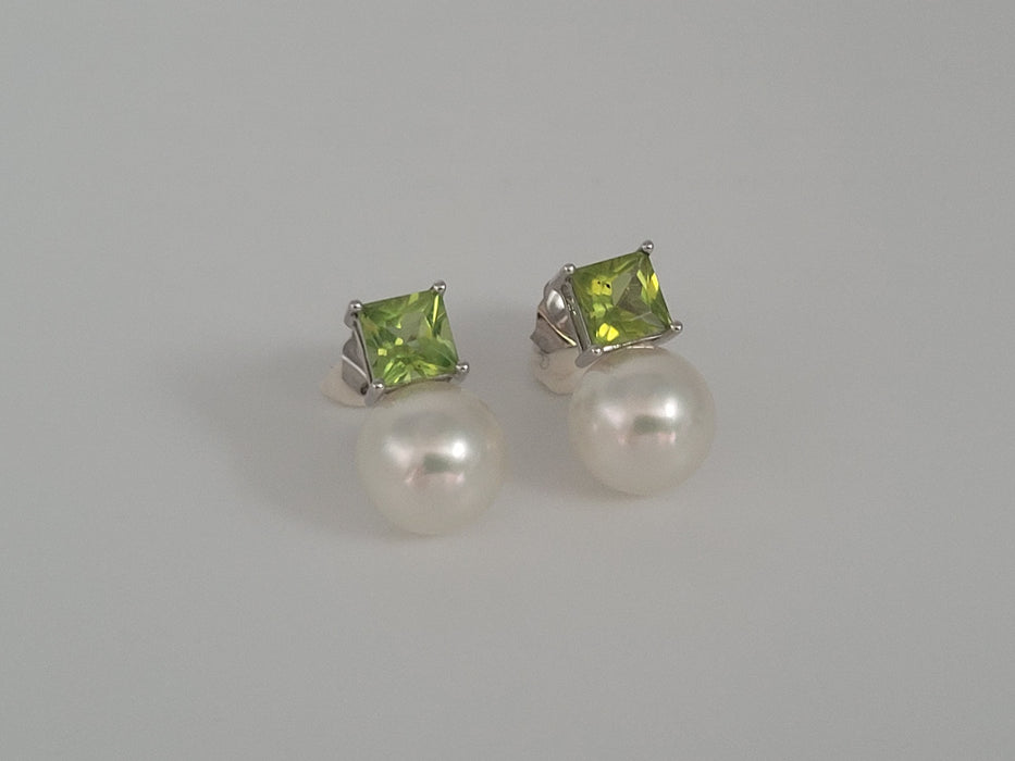 Akoya Cultured Pearls, Precious Stones Peridot, 18K White Gold - MIMUKA