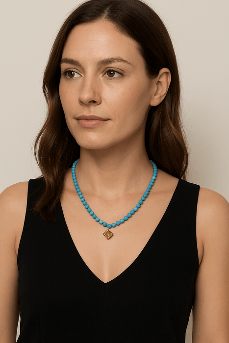 Collar de Turquesas Naturales con Citrino Talla Carré 7 mm, 40 cm, Cierre de Oro 18K - MIMUKA