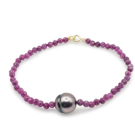 Pulsera con Perla Tahití, Rubíes y Cierre de Oro Amarillo 18K - MIMUKA