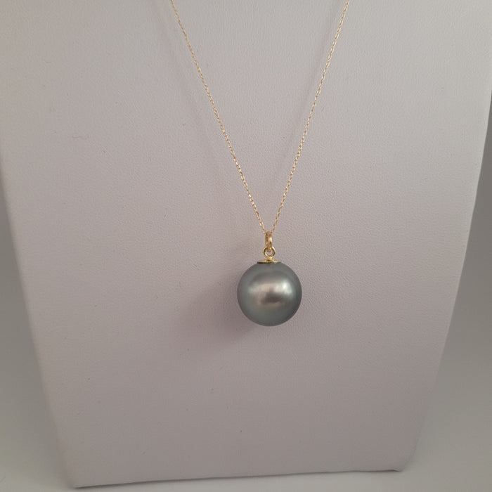 Pendant of Tahiti Pearl 13 mm Round, 18 Karat Solid Gold |  The South Sea Pearl |  The South Sea Pearl