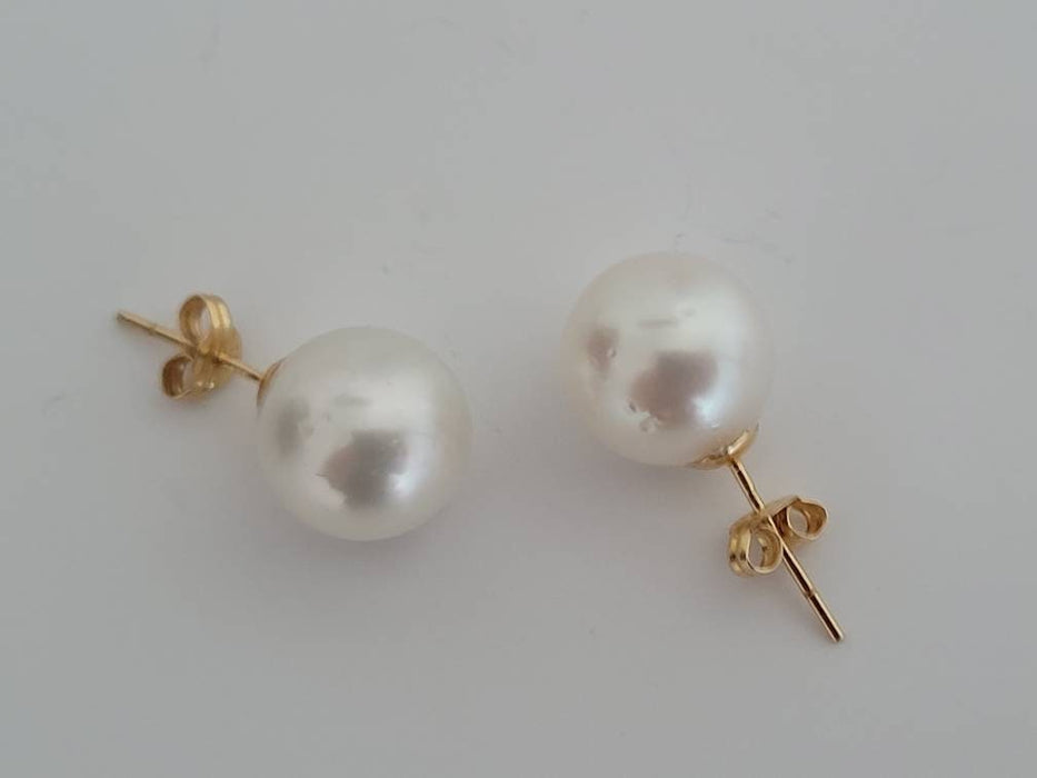 18K Gold Pearl Earrings - South Sea Pearl Earrings 10 mm White Color Round Shape, 18 Karats Solid Gold Studs - Only at  The South Sea Pearl