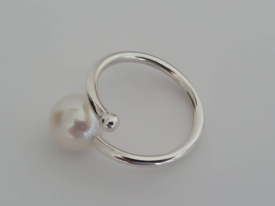 Adjustable Pearl Ring for Woman, White South Sea Pearl, Round 9 mm - Adjustable to all sizes White South Sea Pearl Ring -The South Sea Pearl