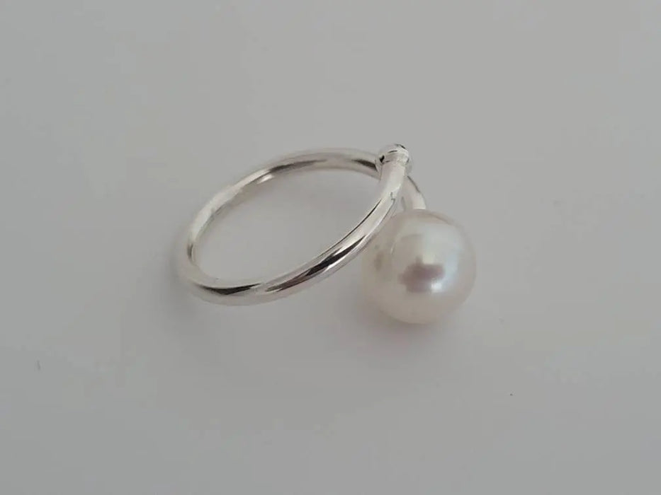Adjustable Pearl Ring for Woman, White South Sea Pearl, Round 9 mm - Adjustable to all sizes White South Sea Pearl Ring -The South Sea Pearl