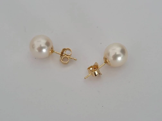 18K Akoya Pearl Earrings from Japan, manufactured in 18 Karats Solid Gold - Sizes 7-9mm -  The South Sea Pearl