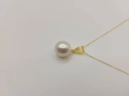 18K Akoya Pearl Pendant 9 mm Round AAA 18 Karats Solid Gold Pendant Necklace -  The South Sea Pearl