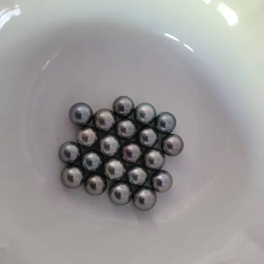 Loose Tahitian Pearls of Natural Color, Size of 10-11 mm -  The South Sea Pearl