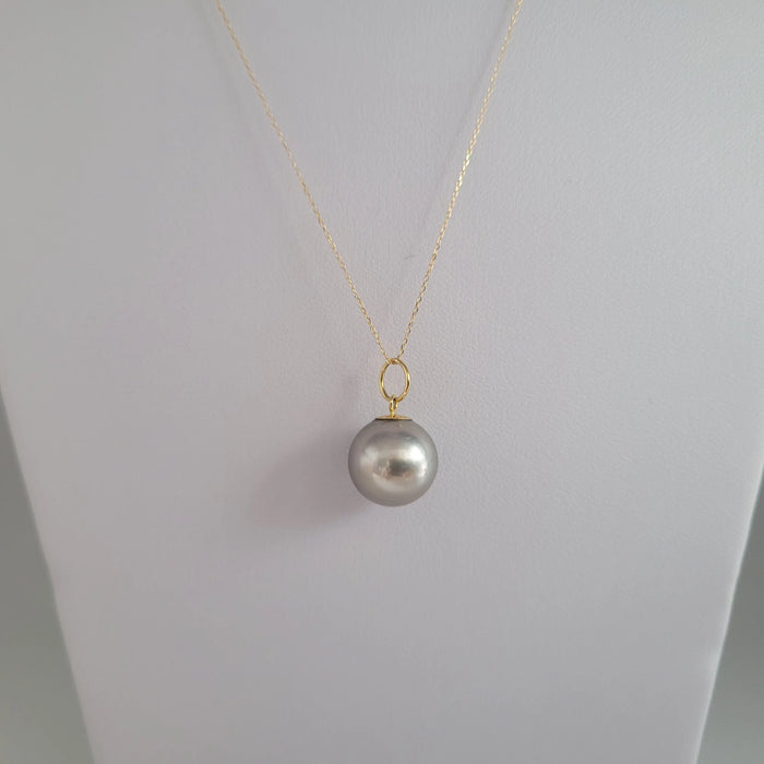 Tahiti Pearl Pendant 12 mm Round, 18 Karats Solid Gold |  The South Sea Pearl |  The South Sea Pearl