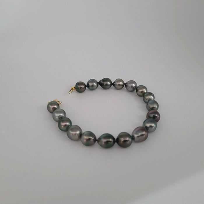 Tahiti Pearls Bracelet 9-10 mm 18 Karats Solid Gold clasp |  The South Sea Pearl |  The South Sea Pearl