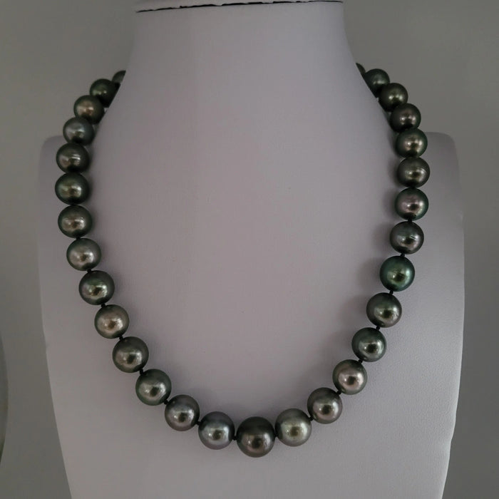 Tahiti Pearls Necklace Natural Color, 18 Karat Solid Gold Clasp |  The South Sea Pearl |  The South Sea Pearl
