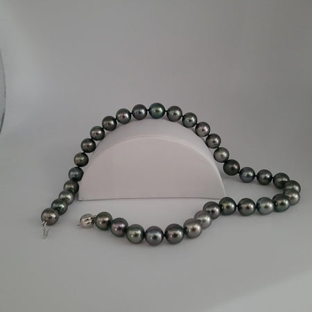 Tahiti Pearls Necklace Natural Color, 18 Karat Solid Gold Clasp |  The South Sea Pearl |  The South Sea Pearl