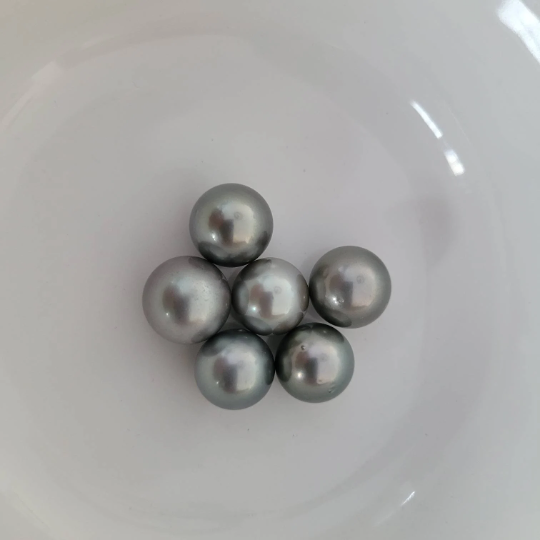 Loose Tahitian Pearls of Natural Color and High Luster 13-14 mm Round -  The South Sea Pearl