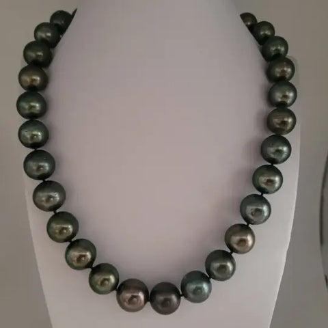 Dark Tahitian cultured pearl necklace 12-14mm round in 18K Gold (Pinctada margaritifera) — The South Sea Pearl