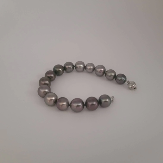 Tahitian Pearls Bracelet AAA, Round, Natural Color and Luster, 18K Solid White Gold |  The South Sea Pearl |  The South Sea Pearl