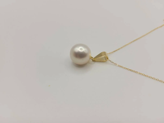 18K Akoya Pearl Pendant 9 mm Round AAA 18 Karats Solid Gold Pendant Necklace |  The South Sea Pearl |  The South Sea Pearl