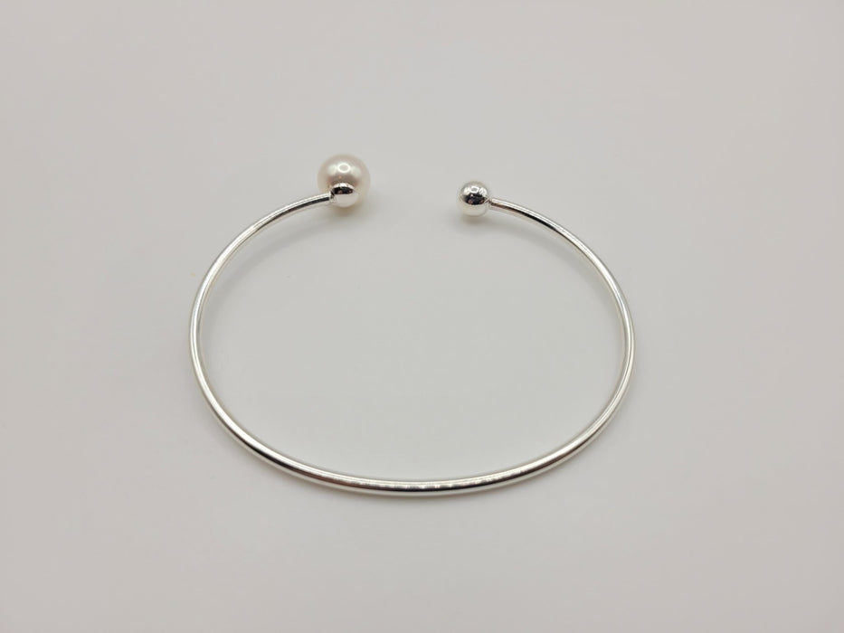 South Sea Pearl Bangle 9 mm Round White Color and High Luster - Only at  The South Sea Pearl