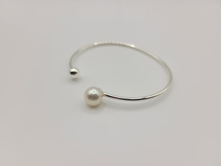 South Sea Pearl Bangle 9 mm Round White Color and High Luster - Only at  The South Sea Pearl