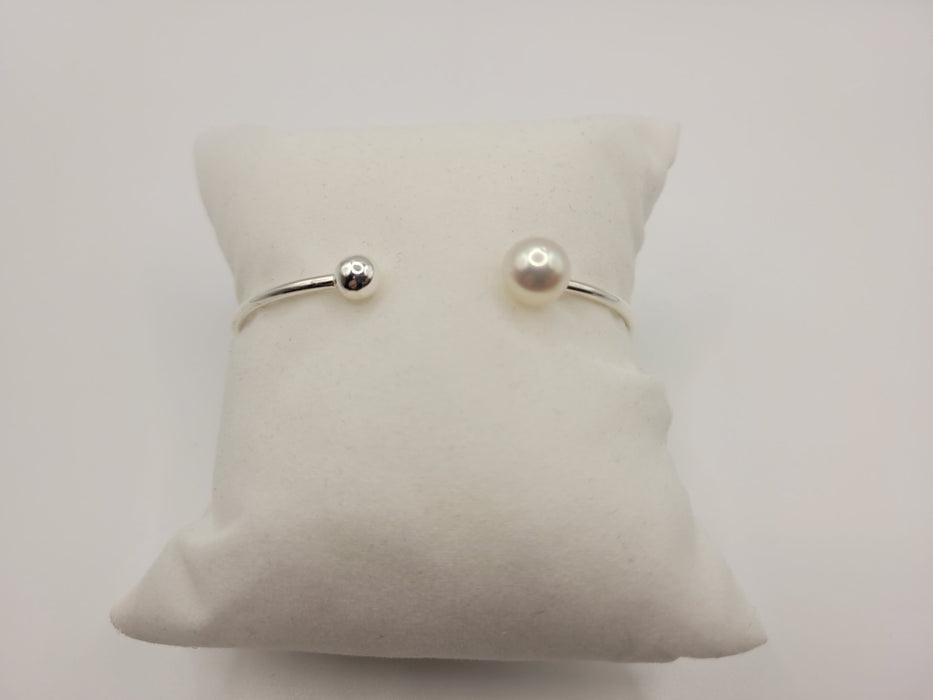 South Sea Pearl Bangle 9 mm Round White Color and High Luster - Only at  The South Sea Pearl